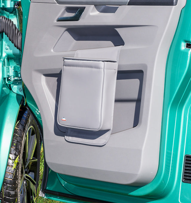 MULTIBOX® | Isoliertasche und/oder Abfallbehälter | VW T6.1 rechte FH-Tür | Design "Leder Palladium" | 100706836 - better-camper.de | Mense GmbH