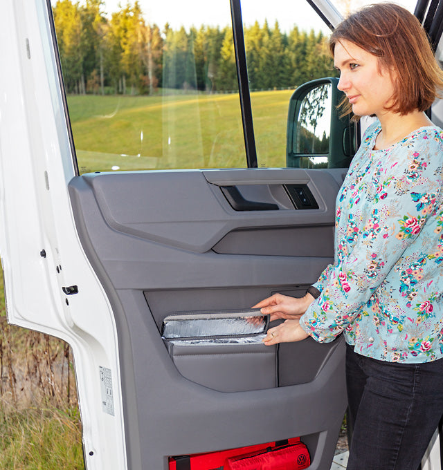 MULTIBOX® | Isoliertasche und/oder Abfallbehälter | VW Grand California linke FH-Tür, | "Leder Palladium" | 100706843 - better-camper.de | Mense GmbH