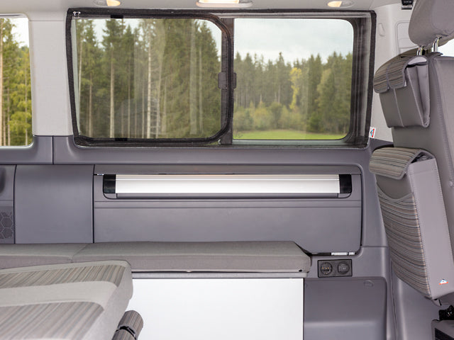 FLYOUT | Schiebefenster links mit U-Reißverschluss | VW T6.1/T6/T5 California (Beach ab 2011) | 100150011 - better-camper.de | Mense GmbH