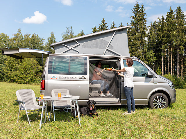 FLYOUT | Schiebetür-Öffnung mit Rundbogentür | VW T6.1/T6/T5 California (Beach ab 2011) | 100150114 - better-camper.de | Mense GmbH