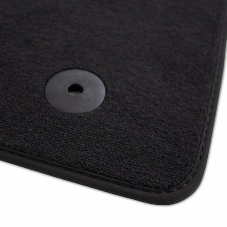 Veloursteppich | Fahrerhaus mit Clipbefestigung | "Titanschwarz" | VW T6.1 Linkslenker mit Trittschutz | 100708605