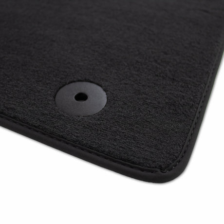 Veloursteppich | fürs Fahrerhaus mit Radkastentrittschutz links | "Titanschwarz" | VW T6 | Linkslenker mit Clipbefestigung | 100708633