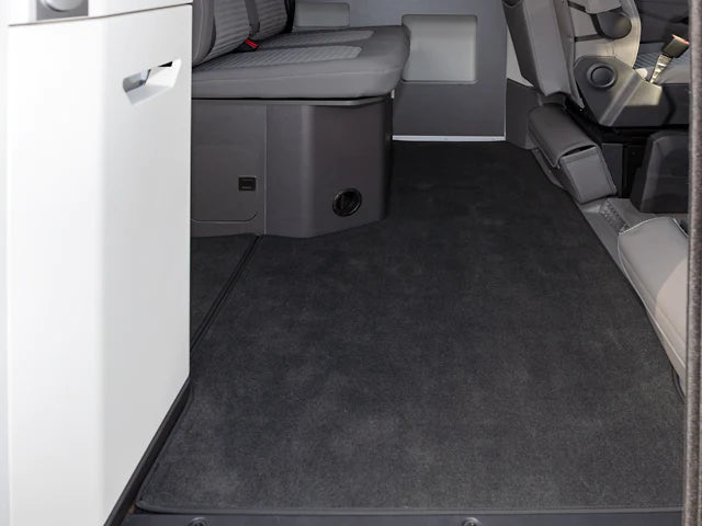 Veloursteppich-Set | VW Grand California | ab Modelljahr 2022 | 3. Tlg. | Titanschwarz - better-camper.de | Mense GmbH