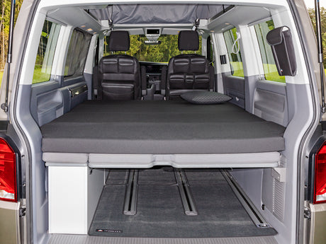 iXTEND® | Faltbett, 150 x 200 x 7,5 cm | Design "Titanschwarz" | VW T6.1 Beach und Multivan | 100709028 - better-camper.de | Mense GmbH
