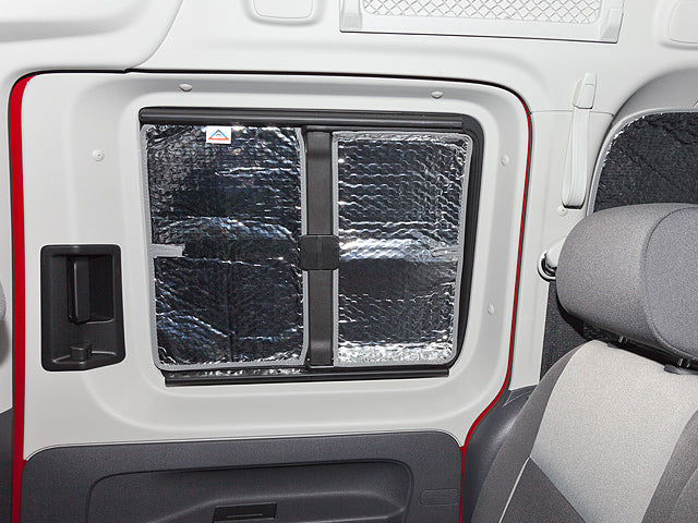 ISOLITE® | Inside Schiebefenster in Schiebetür rechts | VW Caddy 4/3 mit PKW-Verkleidung | 100701635 - better-camper.de | Mense GmbH