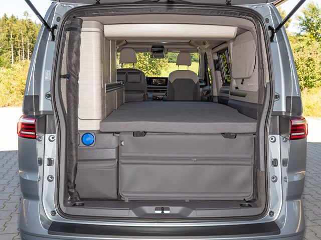 FLYOUT für Heckklappen-Öffnung mit Rundbogentür sowie mit Reißverschluss für Heckschrank | VW T7 California Ocean / Coast | 100150124