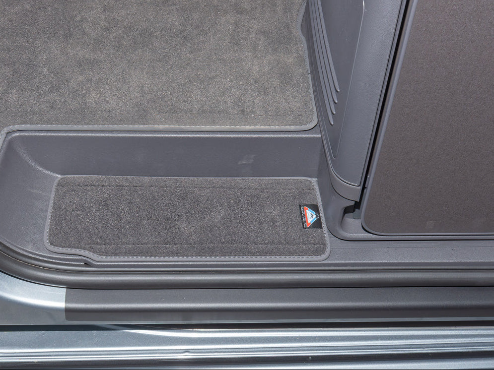 Veloursteppich-Set | für beide Fahrgastraum-Trittstufen | Design "Raven" | T7 California Ocean/Coast | 100708659