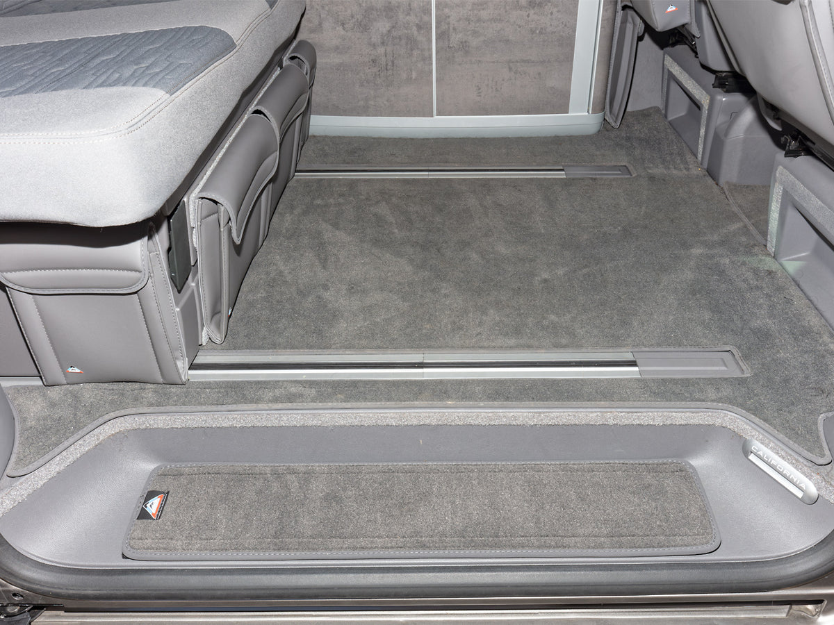 Veloursteppich | für die rechte Fahrgastraum-Trittstufe | VW T6.1 California Ocean/Coast | Design „Palladium" | 100708669