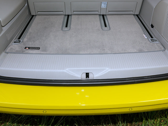 Veloursteppich | für den Heckladeraum | "Palladium" | VW T6.1/T6/T5 Multivan/California Beach (ab 2010) mit 3er-Bank | 100708622 - better-camper.de | Mense GmbH
