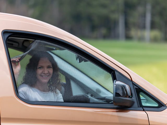 FLYOUT | Fahrer-/Beifahrerfenster | VW Caddy 5 / Caddy California | 100160006 - better-camper.de | Mense GmbH