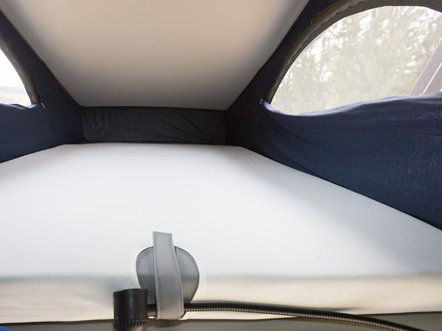 iXTEND® | Spannbettlaken für die Matratze im Aufstelldach | der VW T6/T5 California mit Aussparung | 100707619 - better-camper.de | Mense GmbH