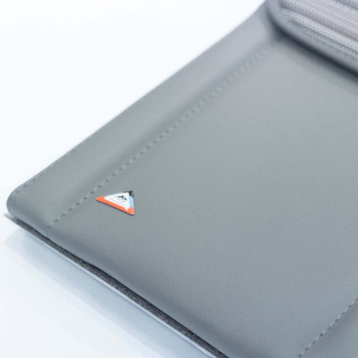 UTILITY | Bettkasten seitl. rechts o. D-Säule rechts | Design "Mixed Dots" | VW T6.1/T6/T5 California | 100706811 - better-camper.de | Mense GmbH