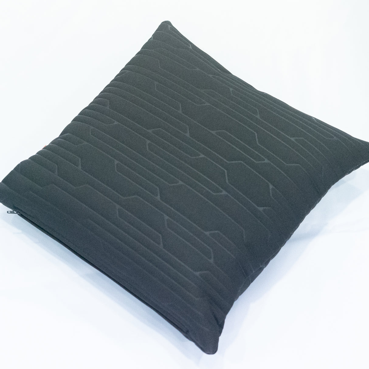 Kissen mit Polyesterfüllung ca. 40 x 40 cm Design "Circuit/Titanschwarz" | 100707516 - better-camper.de | Mense GmbH