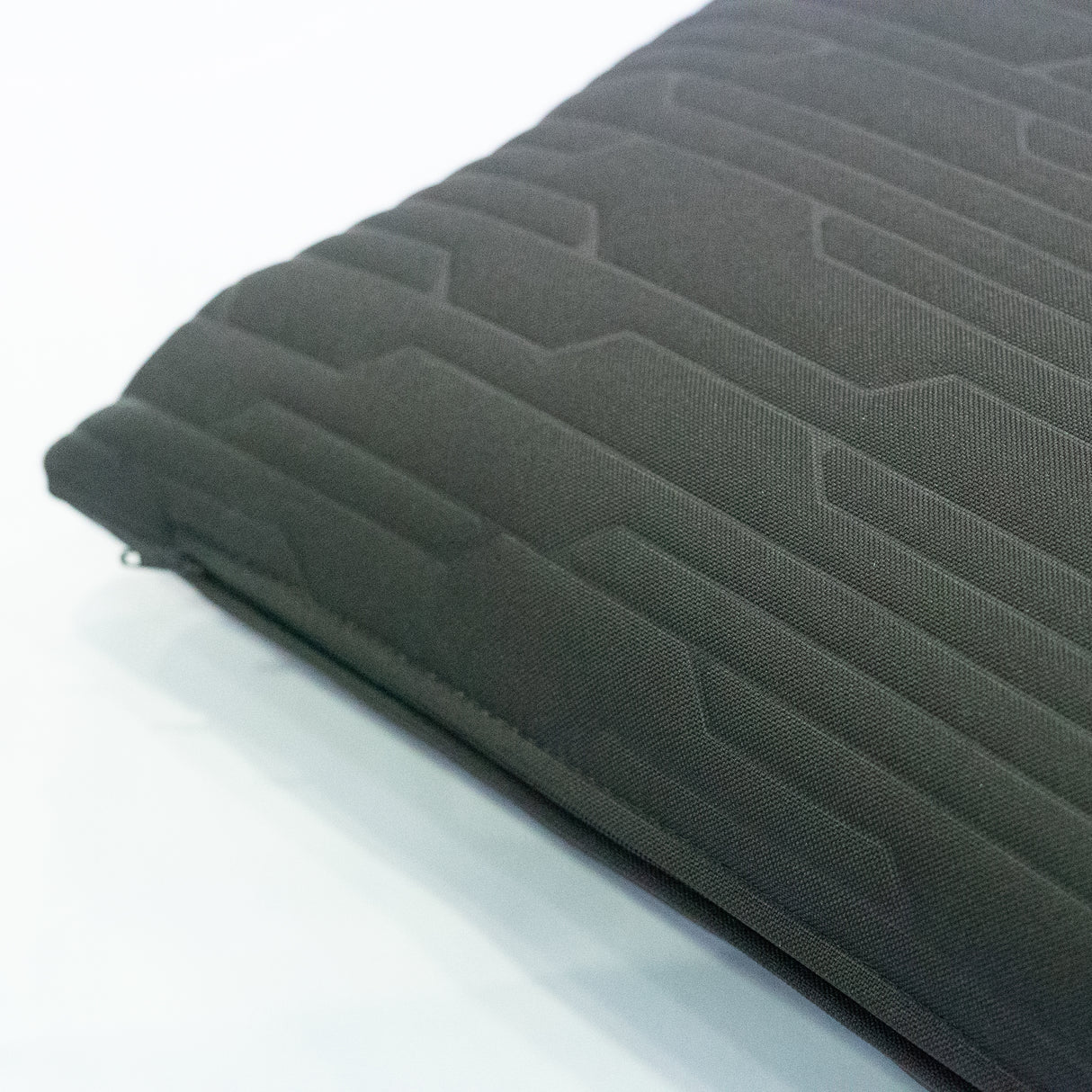 Kissen mit Polyesterfüllung ca. 40 x 40 cm Design "Circuit/Titanschwarz" | 100707516 - better-camper.de | Mense GmbH