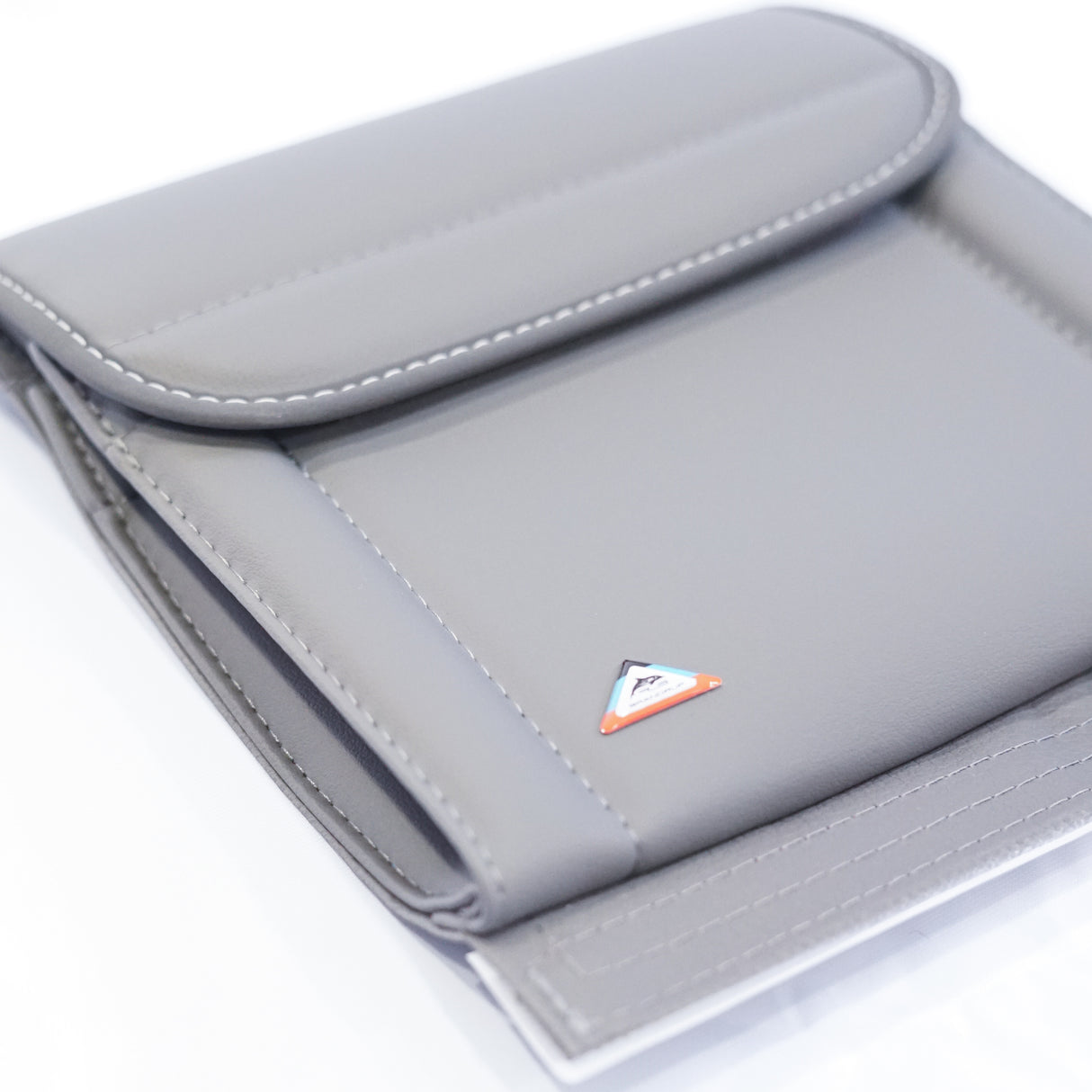 Utility Ablageschrank über Sitzgruppe | Design "Leder Palladium" | VW Grand Cal.680 | 100706845 - better-camper.de | Mense GmbH