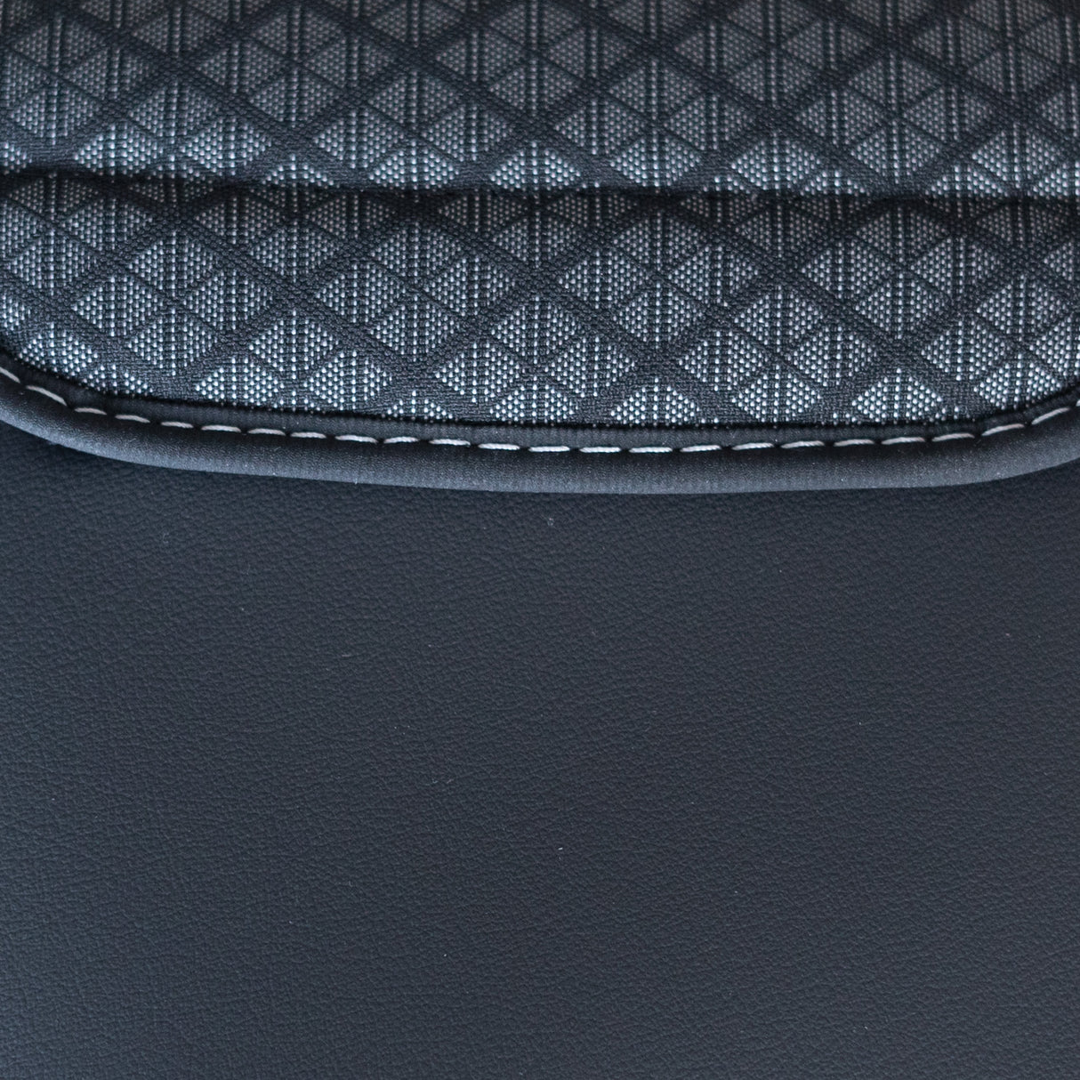 UTILITY | Rückenlehne FH-Sitz mit MULTIBOX Maxi | Design "Quadratic" | VW T6.1/T6/T5 Beach/Multivan | 100706825 - better-camper.de | Mense GmbH