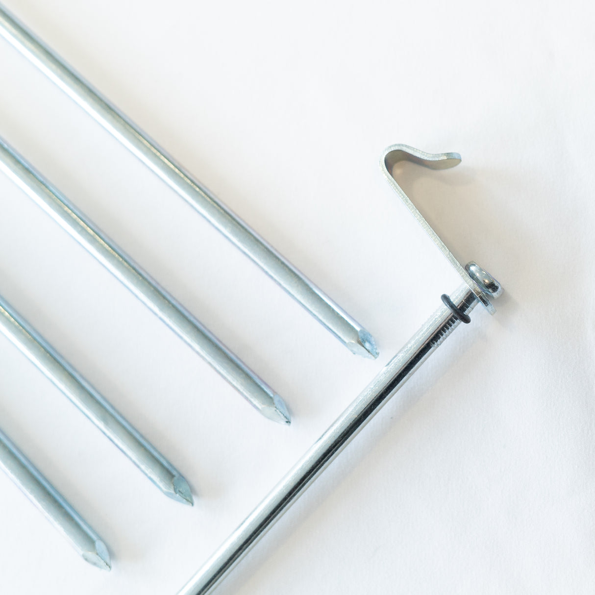 Erdnagel mit Haken, 21 cm | für steinigen Boden | Z00400006 - better-camper.de | Mense GmbH