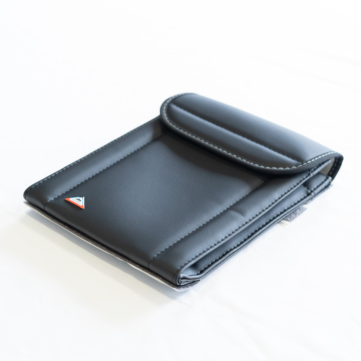 UTILITY | Bettkasten (2er-Bank) seitlich rechts und D-Säule rechts | VW T6.1 California Beach | 100706819 - better-camper.de | Mense GmbH