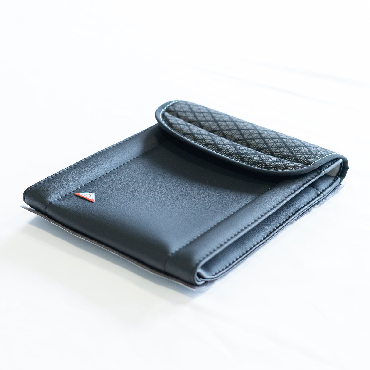 UTILITY | Bettkasten (2er-Bank) seitlich rechts und D-Säule rechts | VW T6.1 California Beach | 100706826 - better-camper.de | Mense GmbH