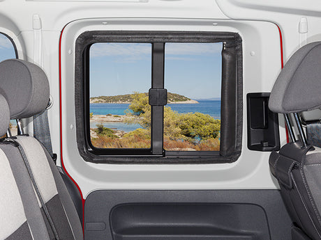FLYOUT | Schiebefenster links | VW Caddy 4 / 3 | 100160005 - better-camper.de | Mense GmbH