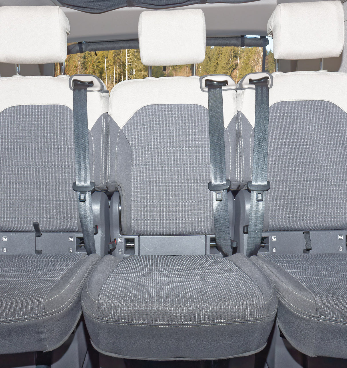 Second Skin® | Schonbezug Mittelsitz (2. Sitzreihe) | Design "Bright Dots" | VW T7 California Beach Tour/Camper| 100705793