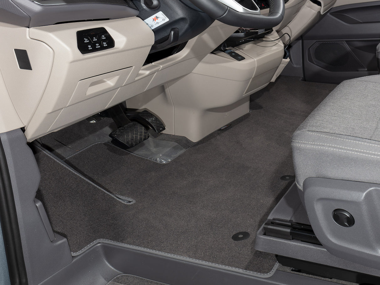 Veloursteppich | Fahrerhaus mit Clipbefestigung | "Raven" | T7 Linkslenker mit Trittschutz | 100708651